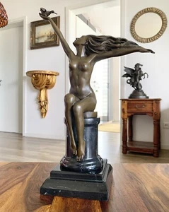 Bronzefigur Jungfrau Frau mit Taube Skulptur Frau Akt Erotik Figur Antik Bronze - Bild 1 von 18
