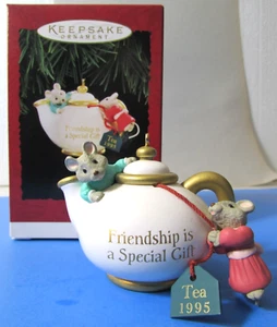 1995 Hallmark Ornamento DUE PER TÈ - Foto 1 di 13