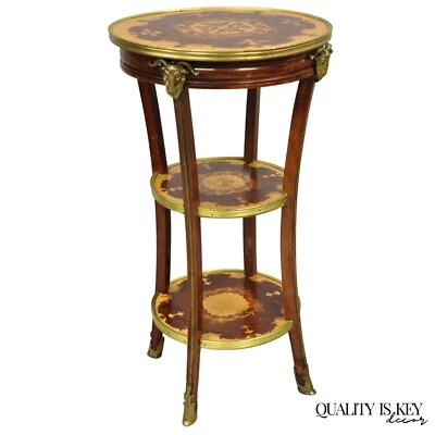 Mesa auxiliar redonda vintage francesa estilo Luis XVI con cabeza de carnero de bronce Ormolu de 3 niveles Foto 1 de 4
