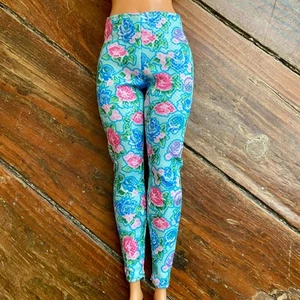 Barbie extra ausgefallen kurviges Puppenoutfit blau Mod Blumen Hose Hosen gebraucht, in einwandfreiem Zustand - Bild 1 von 4