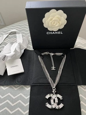 Auténtico collar de cadenas de rutenio/plata cristal rectangular tweed 19P de Chanel Foto 1 de 4