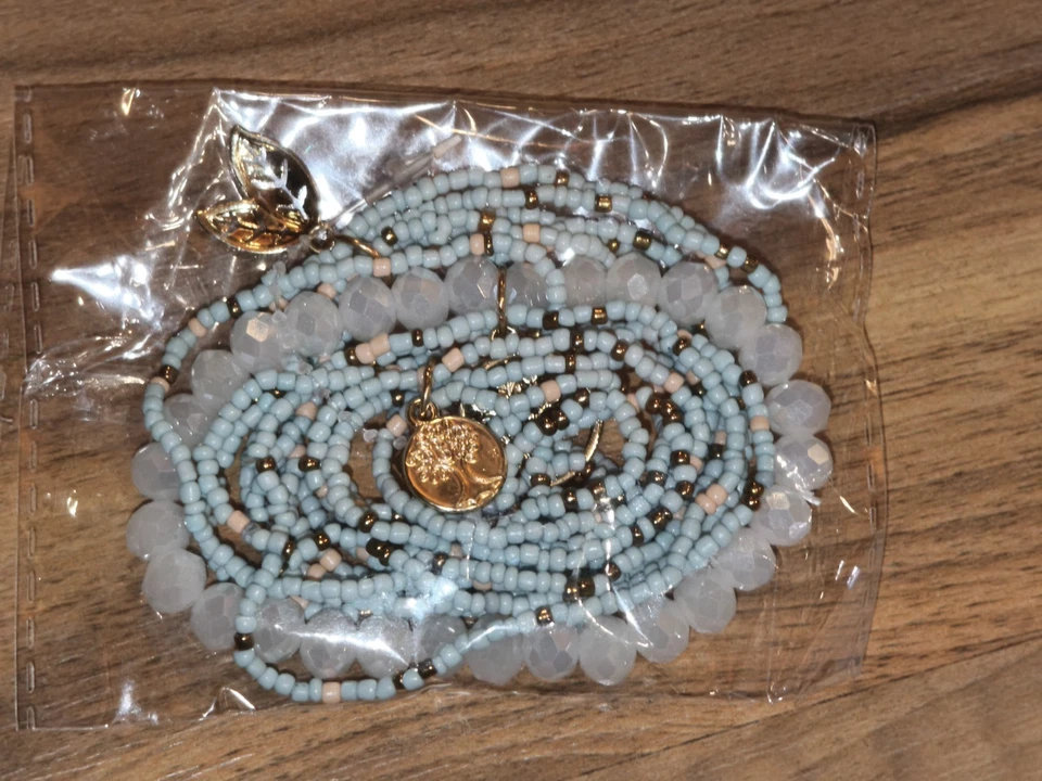 Schönes Blaues Mehrreihiges Armband/Perlen Und Verschiedene Anhänger/Spirituell - Bild 1 von 1