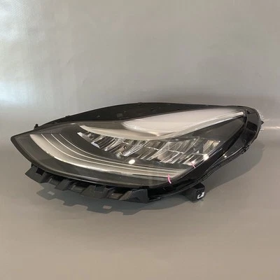 TESLA MODEL 3 HEADLIGHT LEFT DRIVER LED 1077371-00-L 2017 2018 2019 2020 OEM Foto 1 de 4