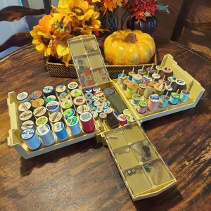 Vintage klappbares Nähset Organizer Koffer mit Fadenspulen & Zubehör - Bild 1 von 24