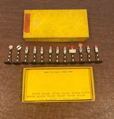 1953 DINKY TOYS 12 ROAD SIGNS SET, # 47, OB, MECCANO, US EXPORT ISSUE ORIG. OWNR - Image 1 of 4