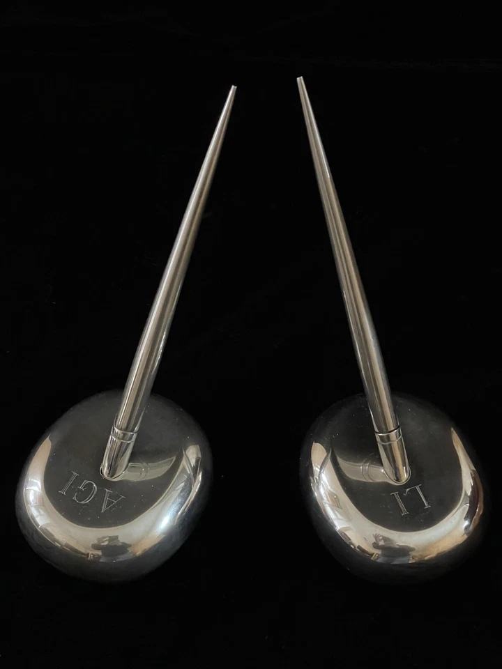 Juego de 2 soportes para bolígrafos escultóricos enchapados en plata pulida pisapapeles bolígrafo delgado Foto 1 de 4