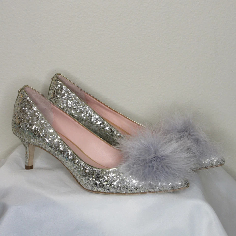 Женские парковые туфли-лодочки на низком каблуке Kate Spade серебристые/золотистые блестящие с помпонами 7 1/2 M B2 - Изображение 1 из 4