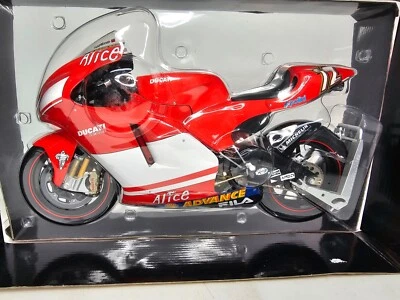 MINICHAMPS Ducati Desmosedici Troy Bayliss MotoGP 2004 1:6 Scale Item: 062040012 - Image 1 of 4