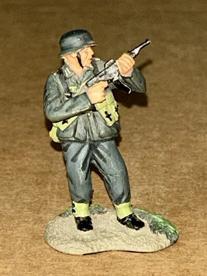 1999 Britains German Wehrmacht Soldier With MP40 Lead Figure WWII-14  354 9L - Image 1 of 4