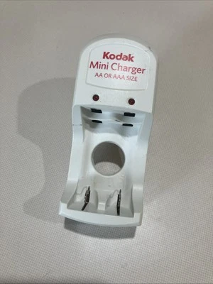 Kodak K630 Mini Charger For AA or AAA Batteries - Image 1 of 3