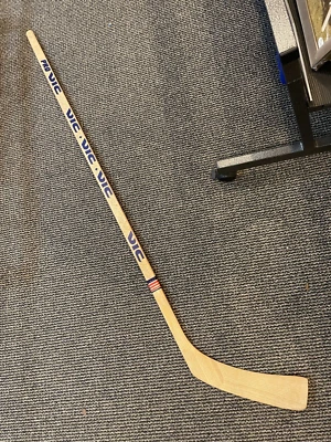 1984-85 TEAM SIGNED MARIO LEMIEUX ROOKIE PITTSBURGH PENGUINS BOUTETTE GAME STICK - Image 1 of 4