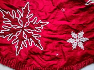 Kurt Adler Christmas Tree Skirt Red White SNOWFLAKES Embroidered Pleated 60" - Picture 1 of 15