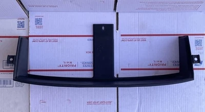 Cubierta de apertura del radiador Lincoln Town Car 2003-2011 OEM # 5W13-8C299-AC Foto 1 de 4