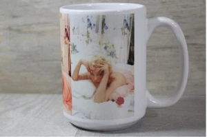 15oz Ceramic Marilyn Monroe in bed mug - Picture 1 of 3