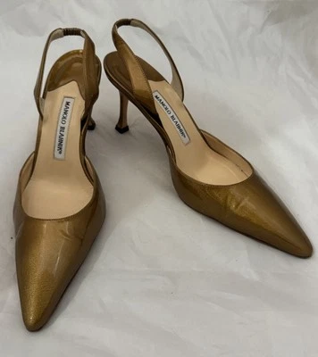 Manolo Blahnik CAROLYNE Pointed Toe Slingback gold patent Leather heels sz. 40.5 - Image 1 of 3