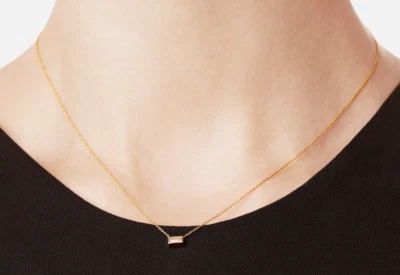 Conjunto de bisel solitario forma baguette moissanita y collar de oro amarillo de 14K para mujer Foto 1 de 4