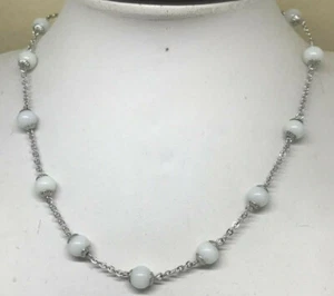 COLLIER GIROCOLLO IN ARGENTO E PERLINE DI VETRO BIANCHE VINTAGE ANNI 70 - Foto 1 di 9
