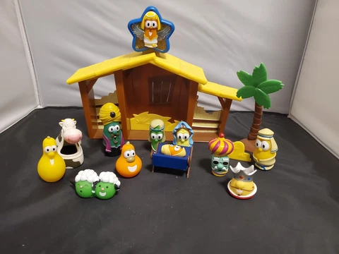 2004 VEGGIE TALES 14 PIECE Nativity Set & LOT of FIGURES Playset Cover