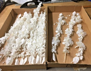 18 WHITE FLOWERS LEAVES PEARLS ON 20" BENDABLE WIRE BRIDAL DECOR - Picture 1 of 6