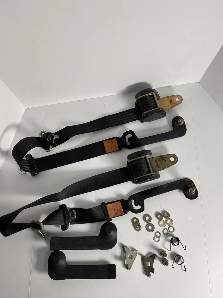 BMW E24 635csi M6 front seat belts complete left right vintage  - Imagem 1 de 4
