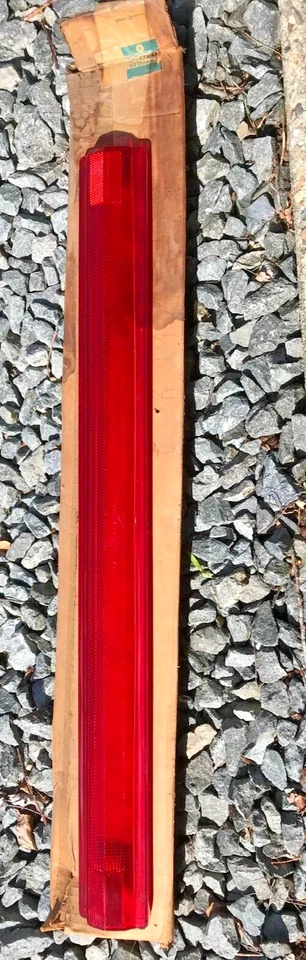 Lente de luz trasera izquierda para Chrysler 300 2932715 1969 NOS Foto 1 de 1