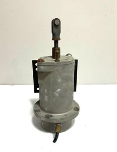 JOHNSON CONTROLS DAMPER ACTUATOR D251-302 8-13 PSI - Picture 1 of 6