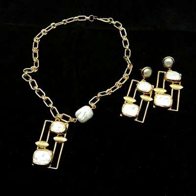 Juego de aretes colgantes de cadena de perlas blancas de agua dulce Foto 1 de 4