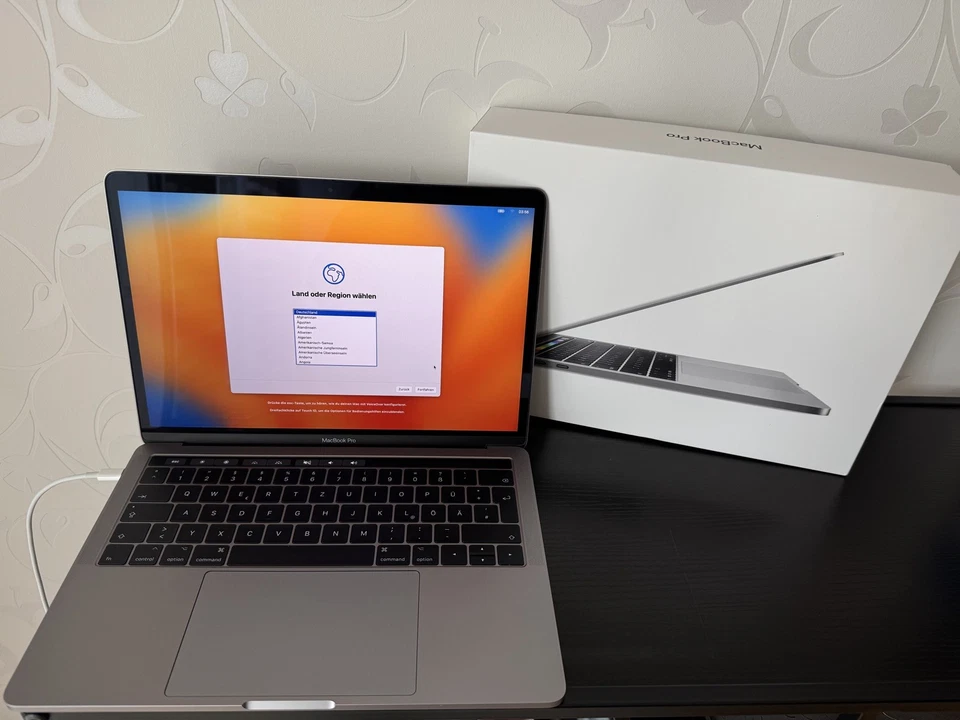 Apple MacBook Pro 13,3 Zoll Retina Display 1TB SSD,16GB RAM,Space Grau,2017,i7 - Bild 1 von 4
