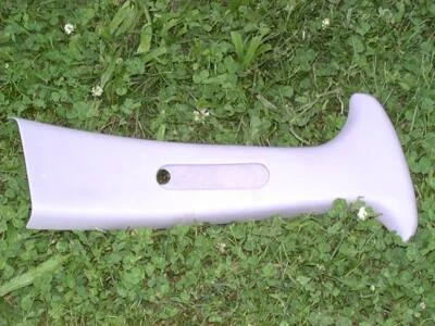 93 94 95 96 97 Dodge Intrepid RH - Passengers Side Upper Center GREY Pillar Trim Foto 1 de 2