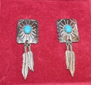 Earrings Pierced Stud Silvertone Southwest Feathers Faux Turquoise Stone - Picture 1 of 8
