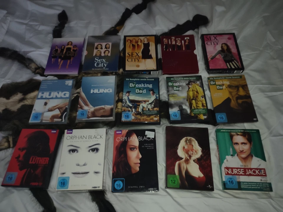 DVD SAMMLUNG - VERSCHIEDENE TV SIEREN - VERSCHIEDENE STAFFELN - Bild 1 von 1