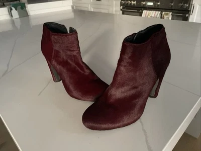 Stuart Weitzman Bordeaux Pony Size 7B, MW25735, VGC - Image 1 of 4