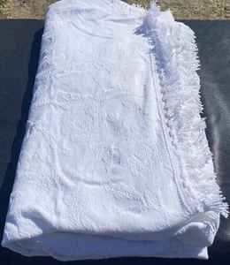 COTTON Fringe Bedspread 108”W X 90”L White Flowers Full Double VGC - Picture 1 of 10