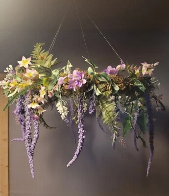 Lámpara de araña caprichosa hecha a mano con núcleo de cabaña Foto 1 de 2