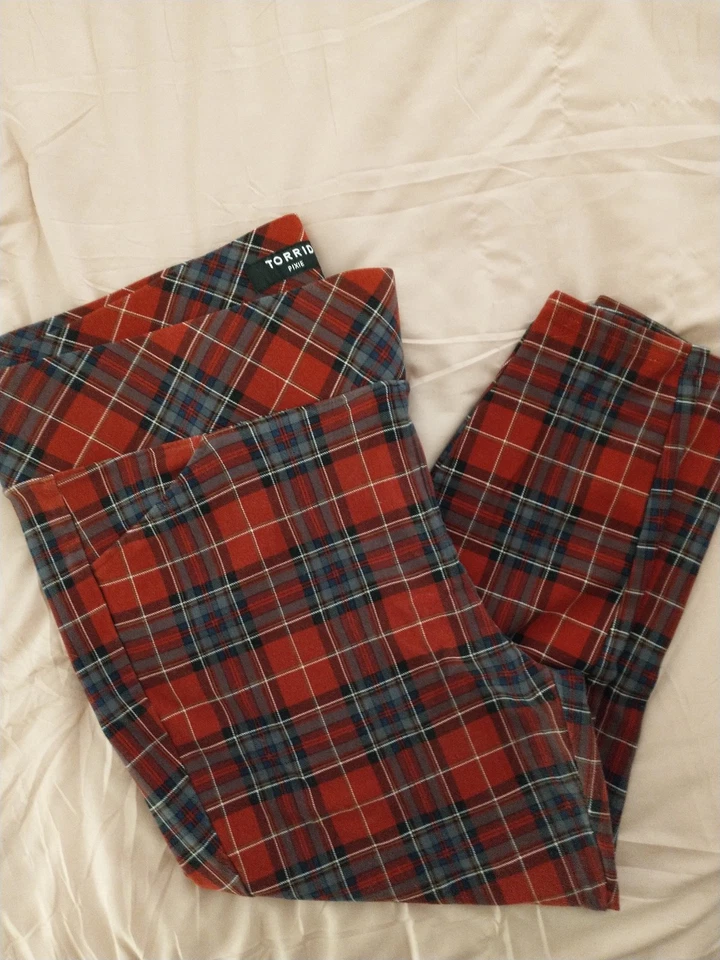 Pantalones para mujer TORRID PIXIE ~ Rojo Verde a cuadros ~ 2 bolsillos ~ Elásticos ~ tiro alto 46x24 Foto 1 de 4
