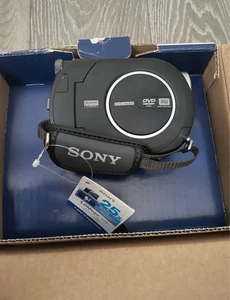 Sony Handycam DCR-DVD306E Video Camera Bundle - Picture 1 of 5