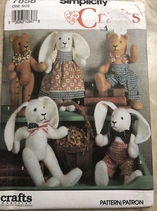 NEU Simplicity 7858 Stofftier Hase und Bär Kleidung Vintage Schnittmuster UNGESCHNITTEN - Bild 1 von 5