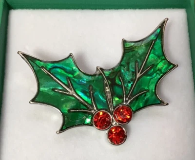 Beautiful Christmas Holly Inlaid Paua Shell Brooch - Image 1 of 4
