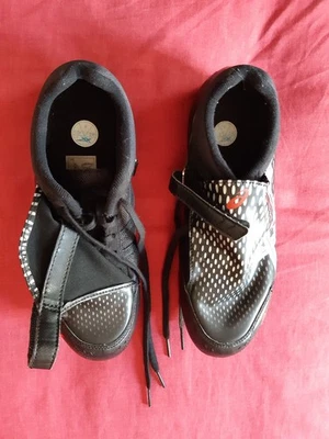 Picos para correr Asics Hypersprint - Reino Unido 7,5 - negros - picos de repuesto - V buenos usados Foto 1 de 4