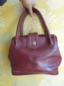 VINTAGE petit sac dame mallette docteur 100 % CUIR cognac bon état - Imagen 1 de 12