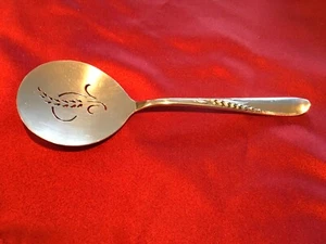 REED & BARTON STERLING SILVER~Slotted Tomato Server~SILVER WHEAT PATTERN~No Mono - Picture 1 of 8