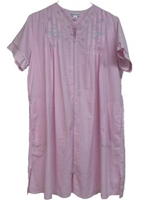 Miss Elaine Pink Robe Duster Kaftan Zip Seersucker Housecoat Size M Embroidered - Picture 1 of 10