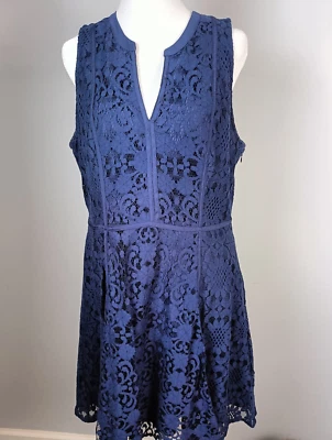 Vestido LC Lauren Conrad Talla 14 Azul Marino Encaje Cuello en V Cremallera Lateral Ajuste-N-Flare Coqueta Foto 1 de 4
