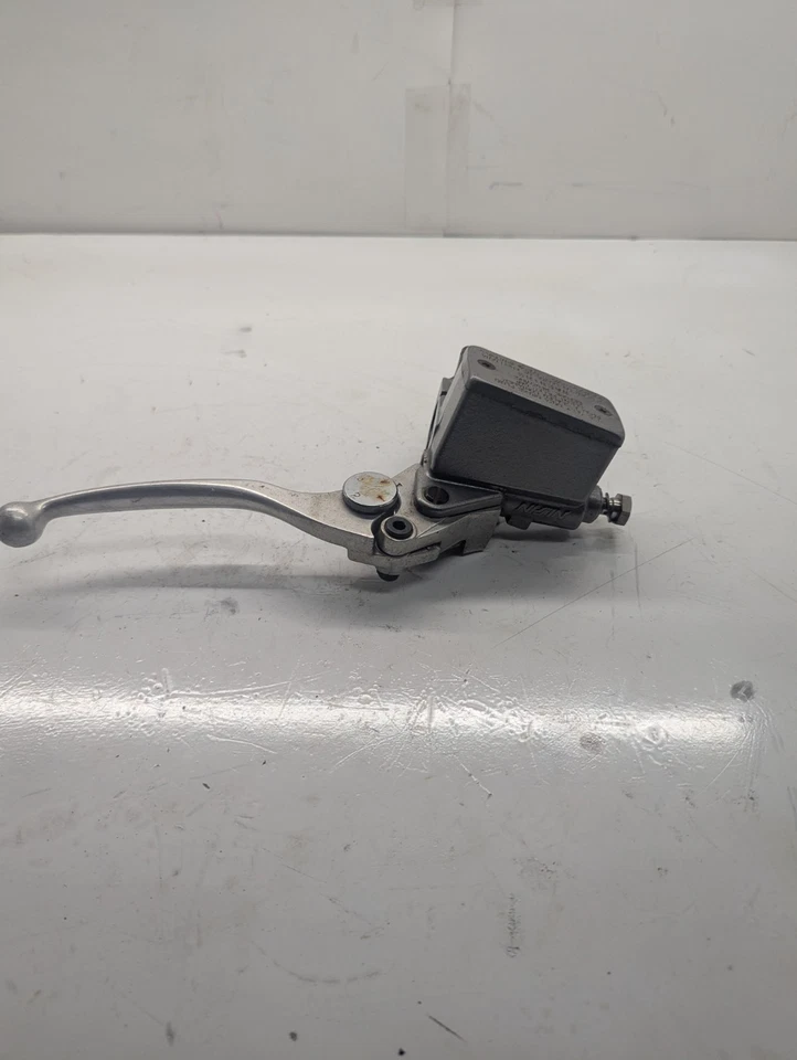 1990-1993 Suzuki Vx800 Front Brake Master Cylinder OEM 1990-1993 - Image 1 of 4