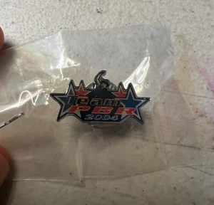 Pin PBR Profesional Bull Riders Team, 2004 Rodeo Collectors Pin NUEVO - Imagen 1 de 3