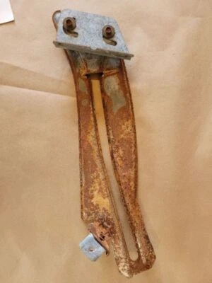 Monte Carlo 1970 lado pasajero cuarto ventana regulador guía de pista 70 71 72 Foto 1 de 4