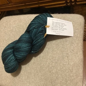 Sundara Garn "Slip Slidin' Away" Fingern Merino Kaschmir 500 Yards - Bild 1 von 5