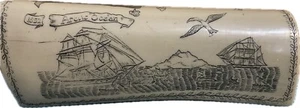 Scrimshaw Harz Kunstknochen mit Walen, Schiffen, Vögeln, Eisberg & 1852 Arktischer Ozean - Bild 1 von 7