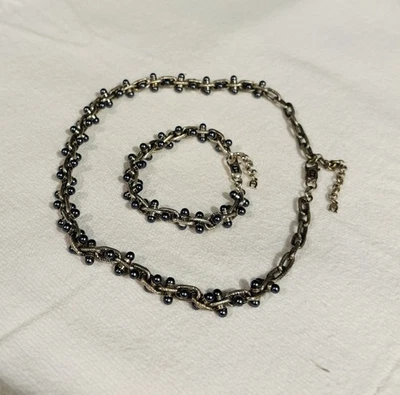 Juego de pulsera collar de perlas sintéticas gris plata esterlina Etienne Aigner Foto 1 de 4