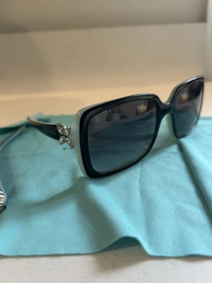 Gafas de sol Tiffany & Co. TF4047-B 8055/3C cristal mariposa 55 mm PARA REPARACIÓN DE PIEZAS Foto 1 de 4